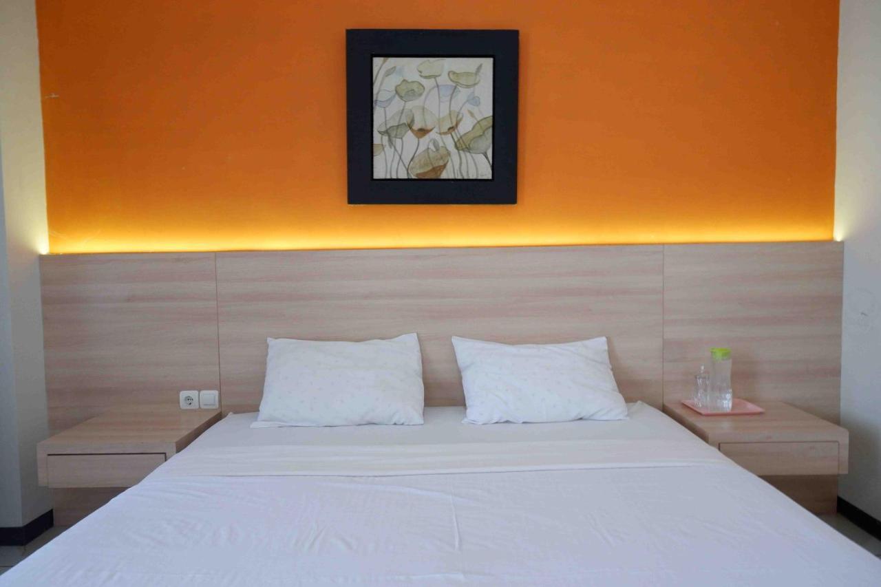 Urbanview Hotel Solo Tiara Экстерьер фото