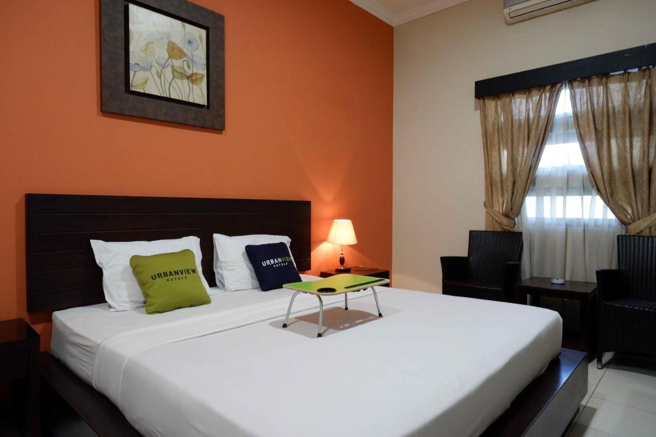 Urbanview Hotel Solo Tiara Экстерьер фото