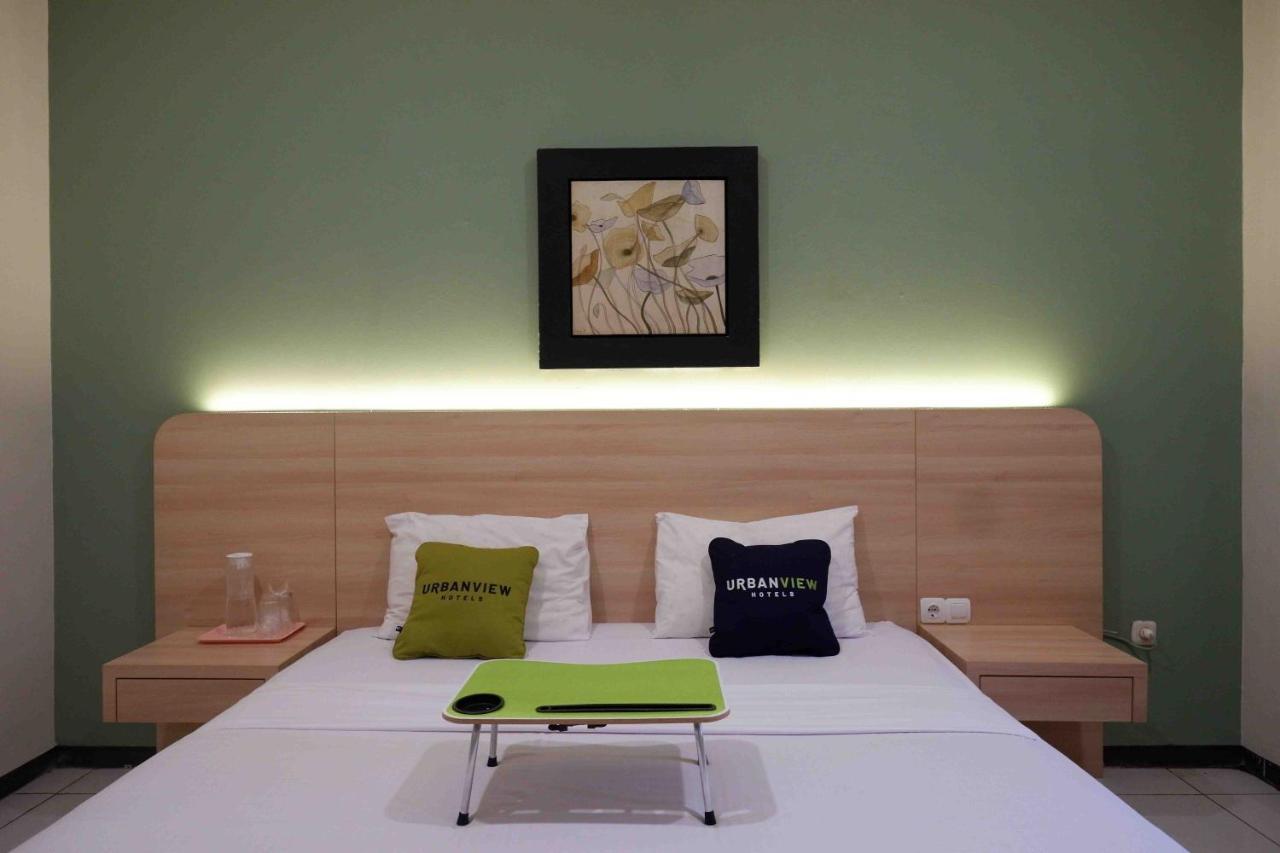 Urbanview Hotel Solo Tiara Экстерьер фото