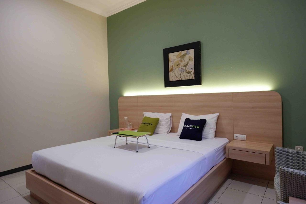 Urbanview Hotel Solo Tiara Экстерьер фото